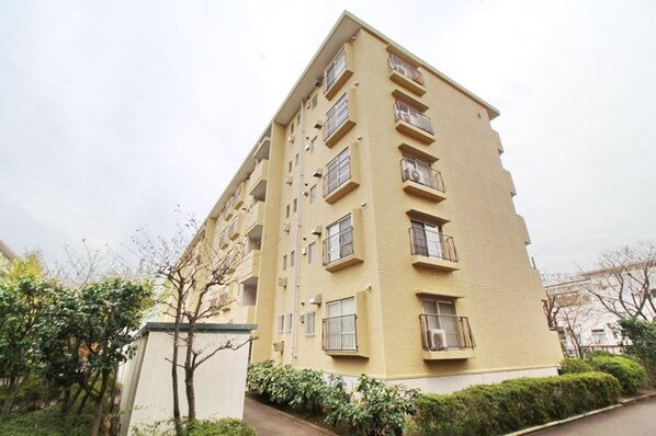 宮前平アベリア4号棟の物件外観写真